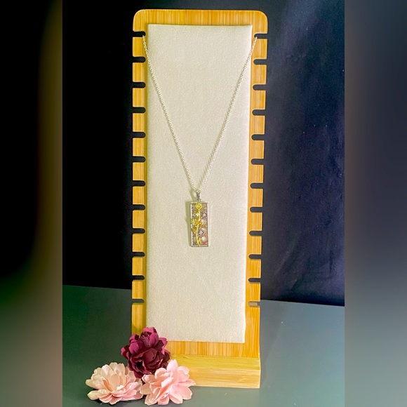 Chan with flower charm - Picture 2 of 2